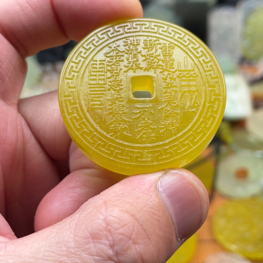 風***起蛇纹石玉未镶嵌颈饰