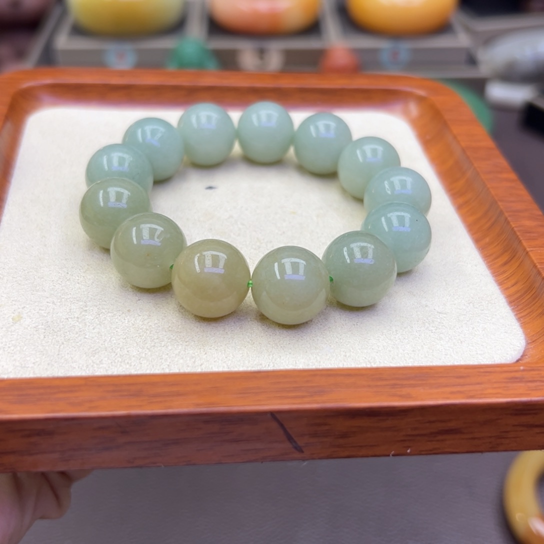 未镶嵌手镯石英岩玉