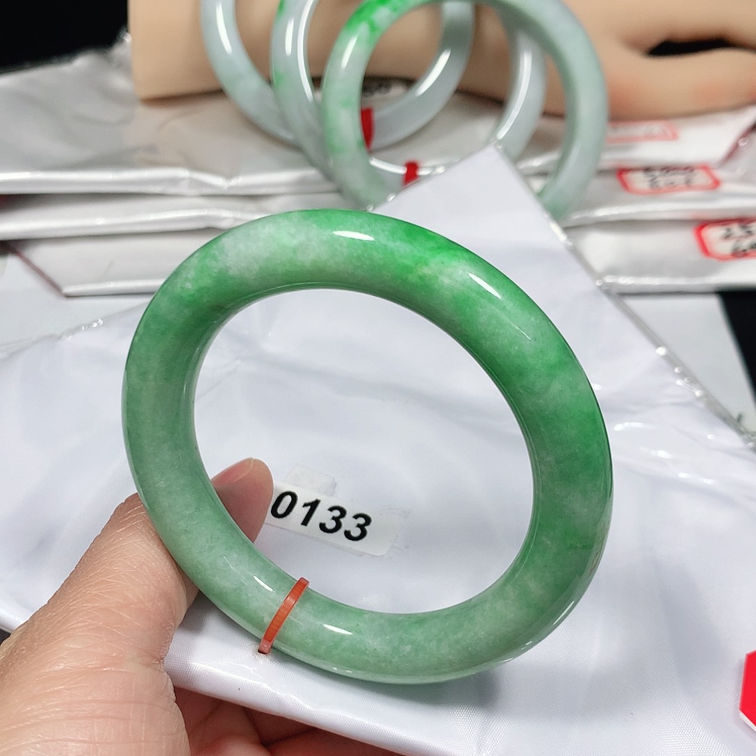翡翠手镯未镶嵌天然缅甸A货翡翠手镯