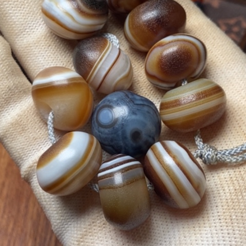 三***彼玛瑙/玉髓未镶嵌珠子