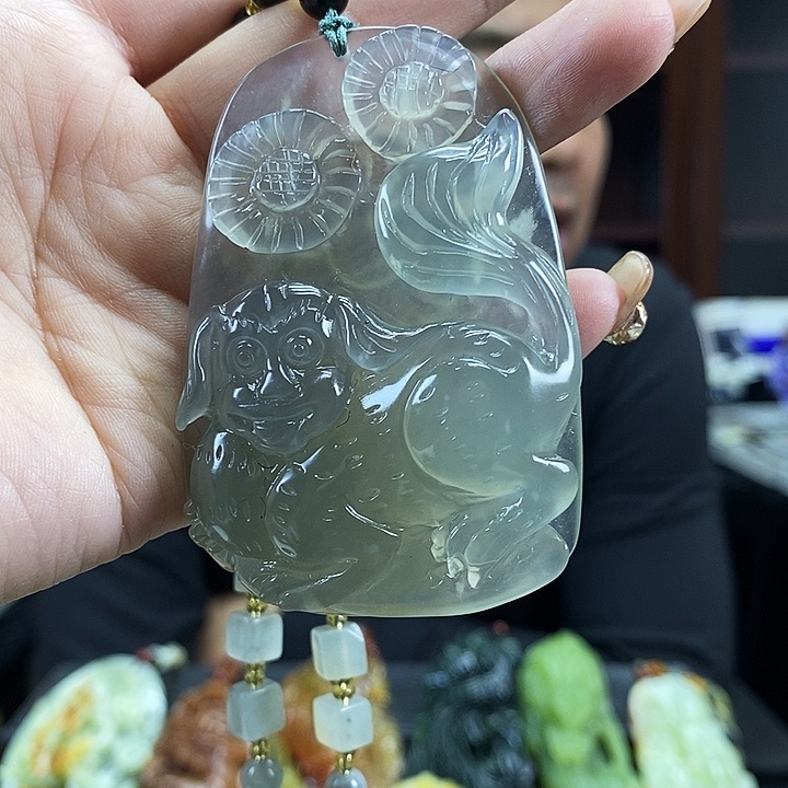 蛇纹石玉吊坠未镶嵌张****烫