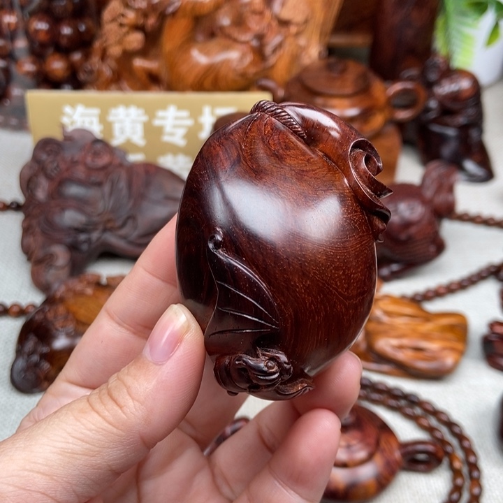 随***.黄花梨/降香黄檀把件