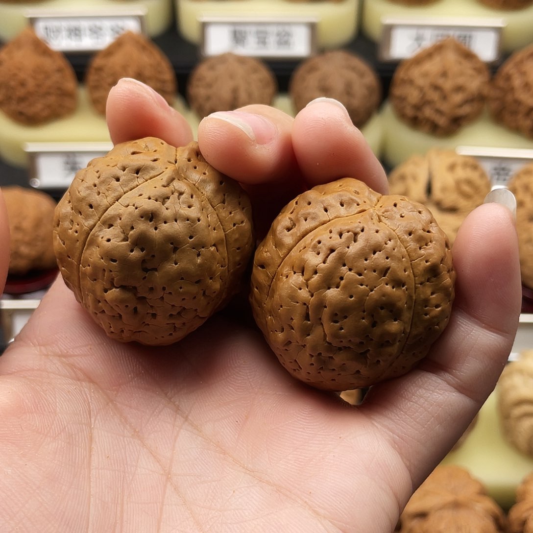 文玩核桃把件小金刚