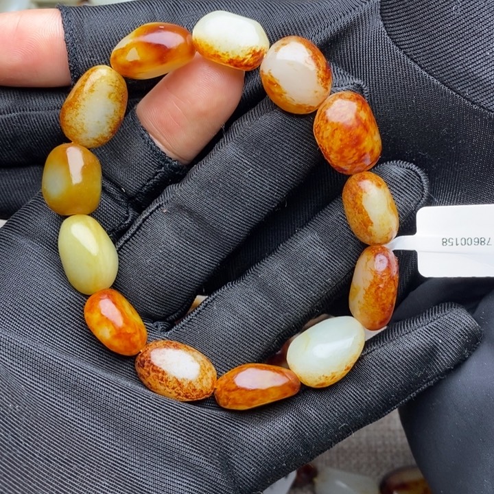 飞***天和田玉未镶嵌手链