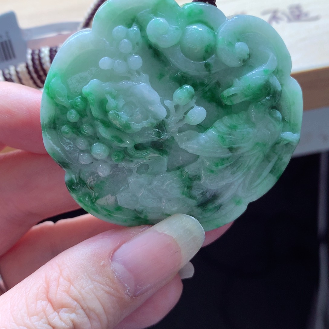 翡翠颈饰未镶嵌吊坠