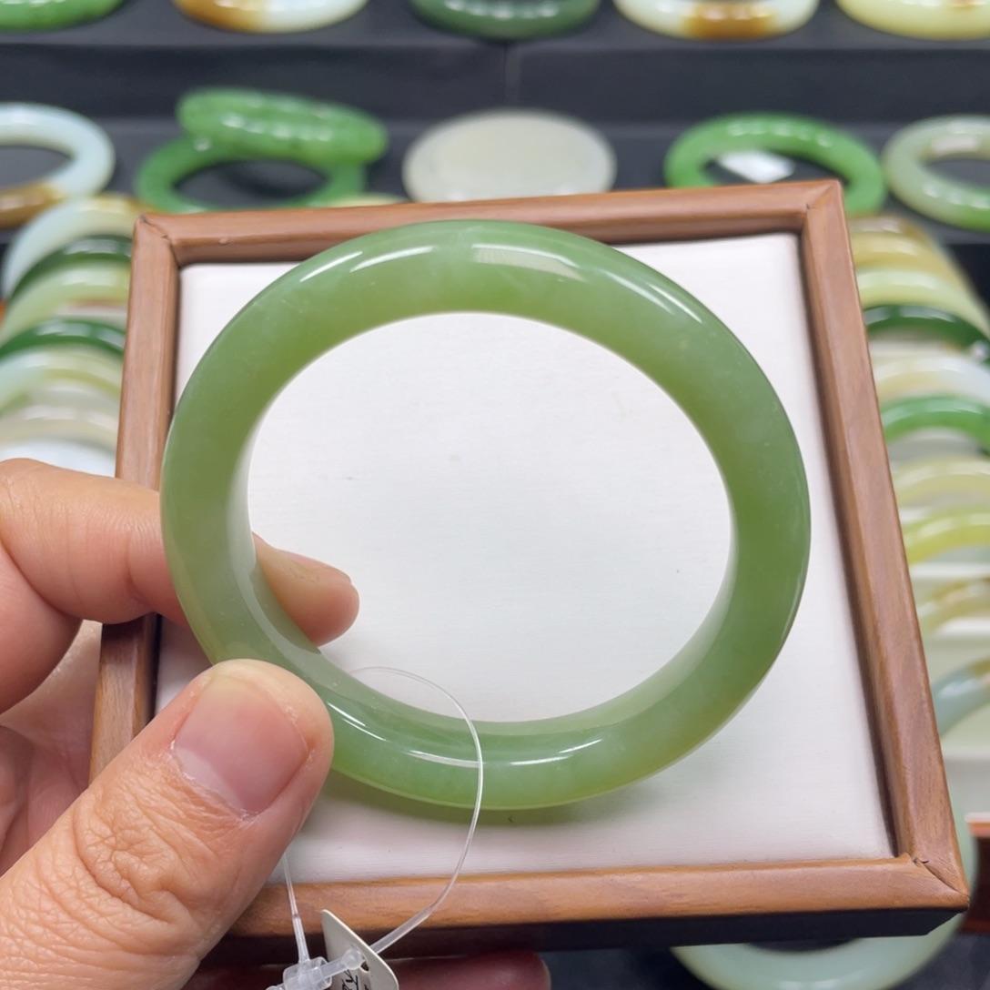 和田玉手镯未镶嵌53