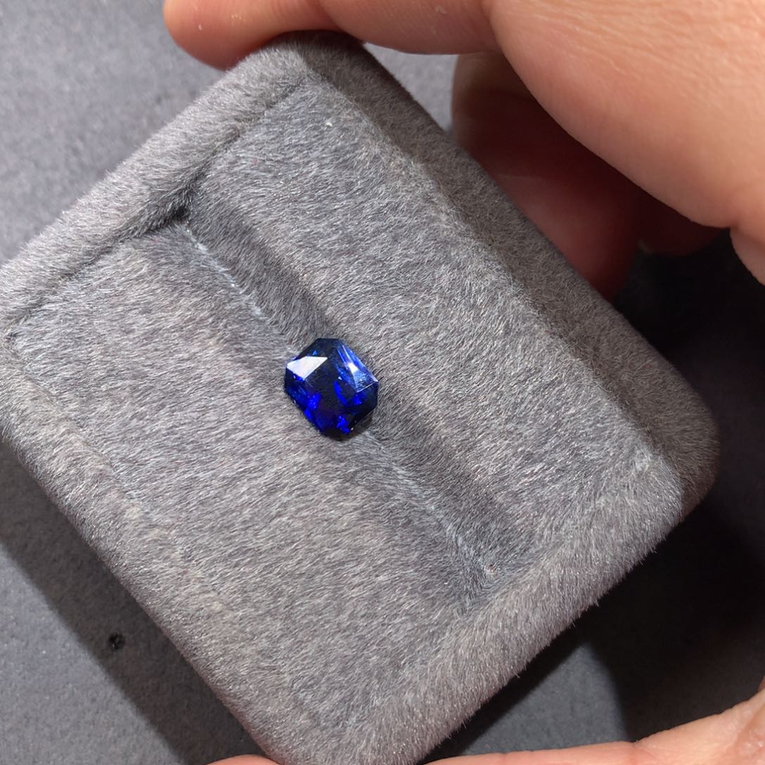 蓝宝石裸石未镶嵌2.08克拉