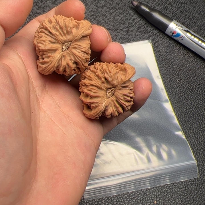 文玩核桃吊坠雾****华21号核桃