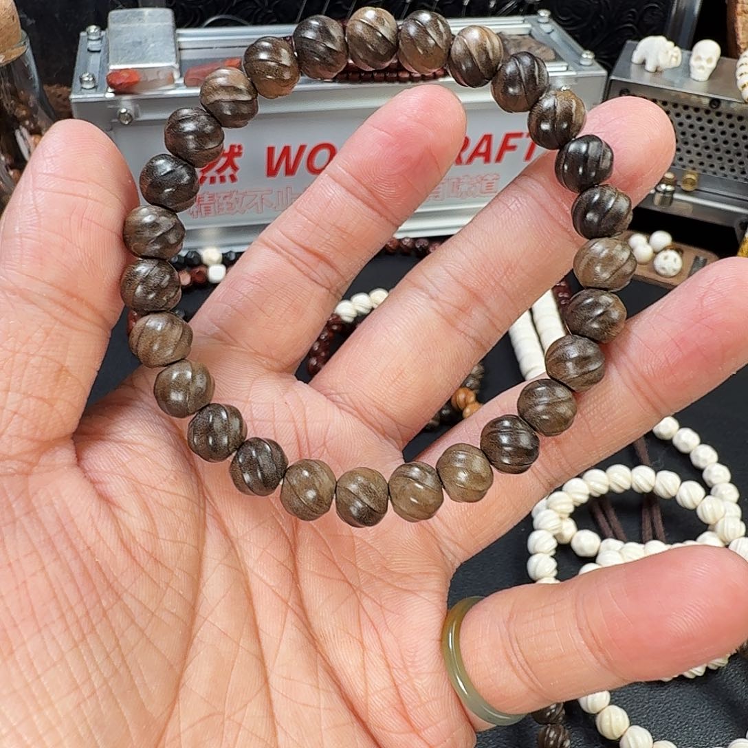 地***狠檀香木手串/手链老山呀阴沉鲨鱼背