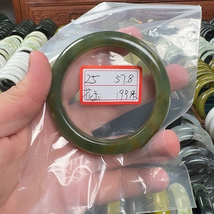 蛇纹石玉未镶嵌手镯