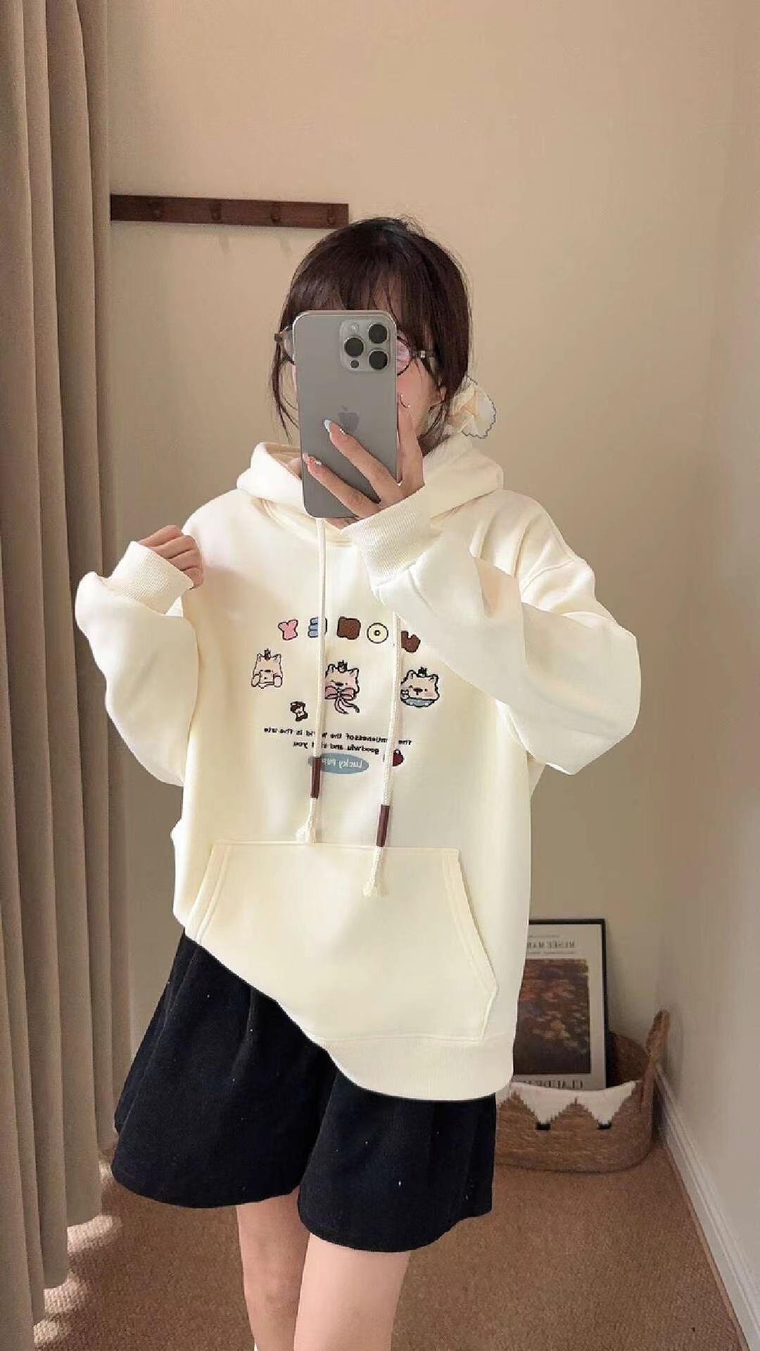 64左右衣长加绒三只猫连帽时尚卡通刺绣常规卫衣女宽松显瘦长袖