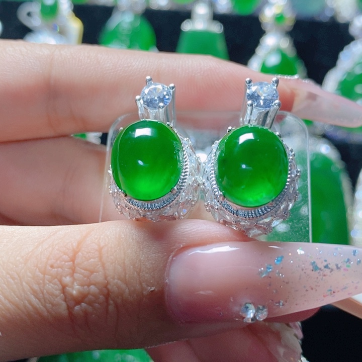 翡翠颈饰未镶嵌              