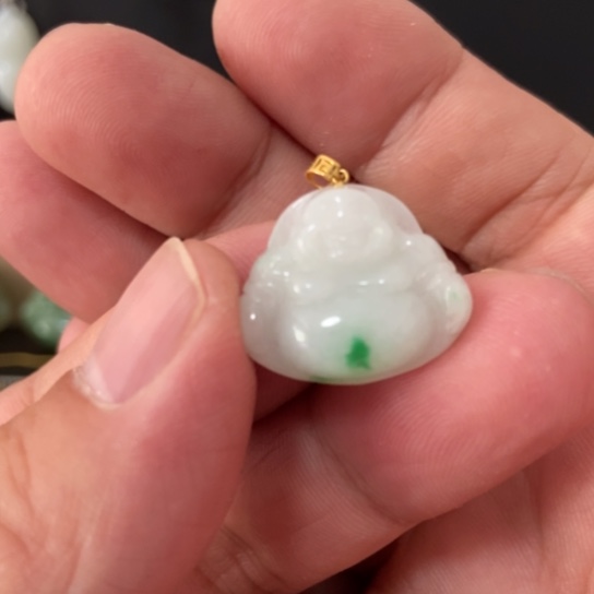 翡翠18K金镶嵌颈饰肚里藏金