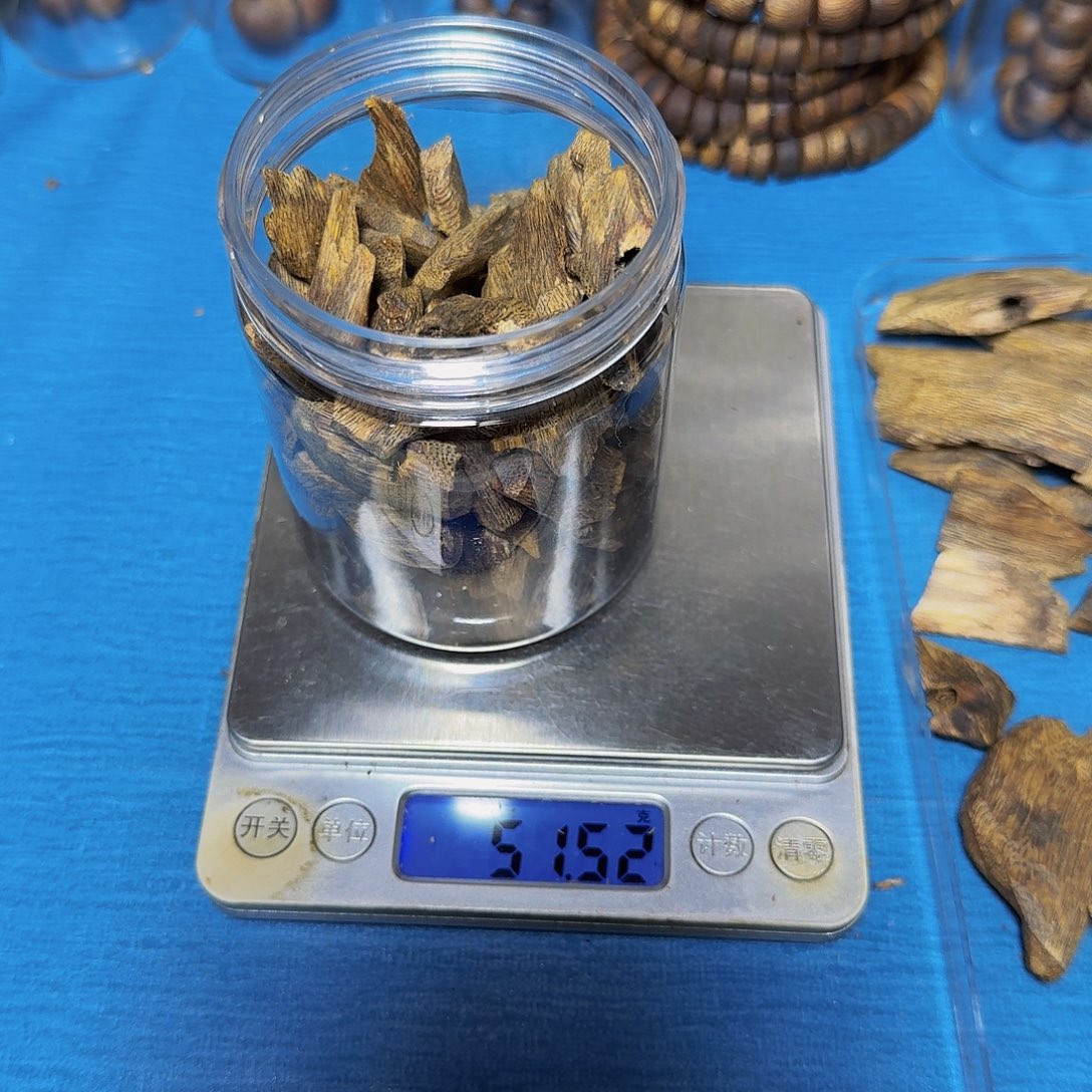 躺***牛树脂制品乌身老料51.5克