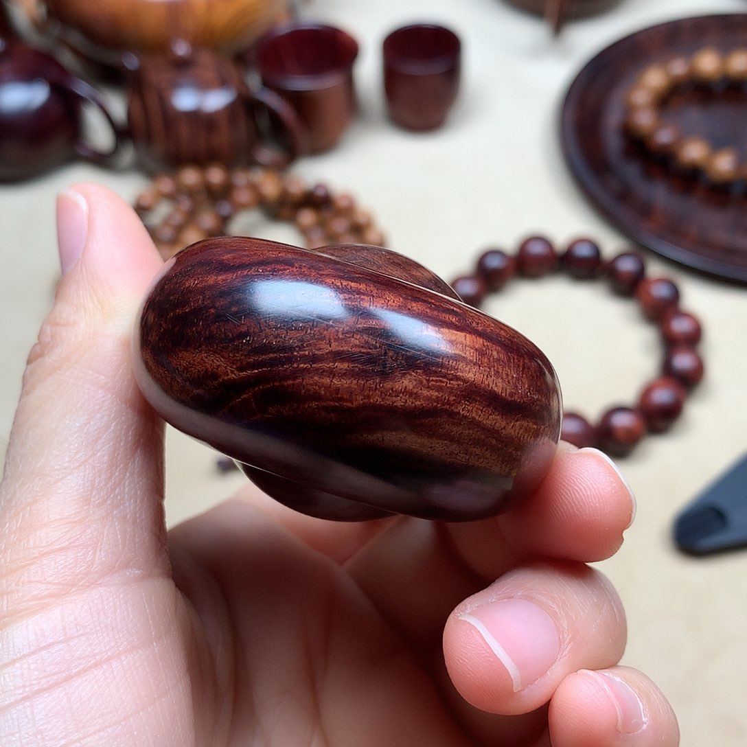 黄花梨/降香黄檀把件蜀**情手把