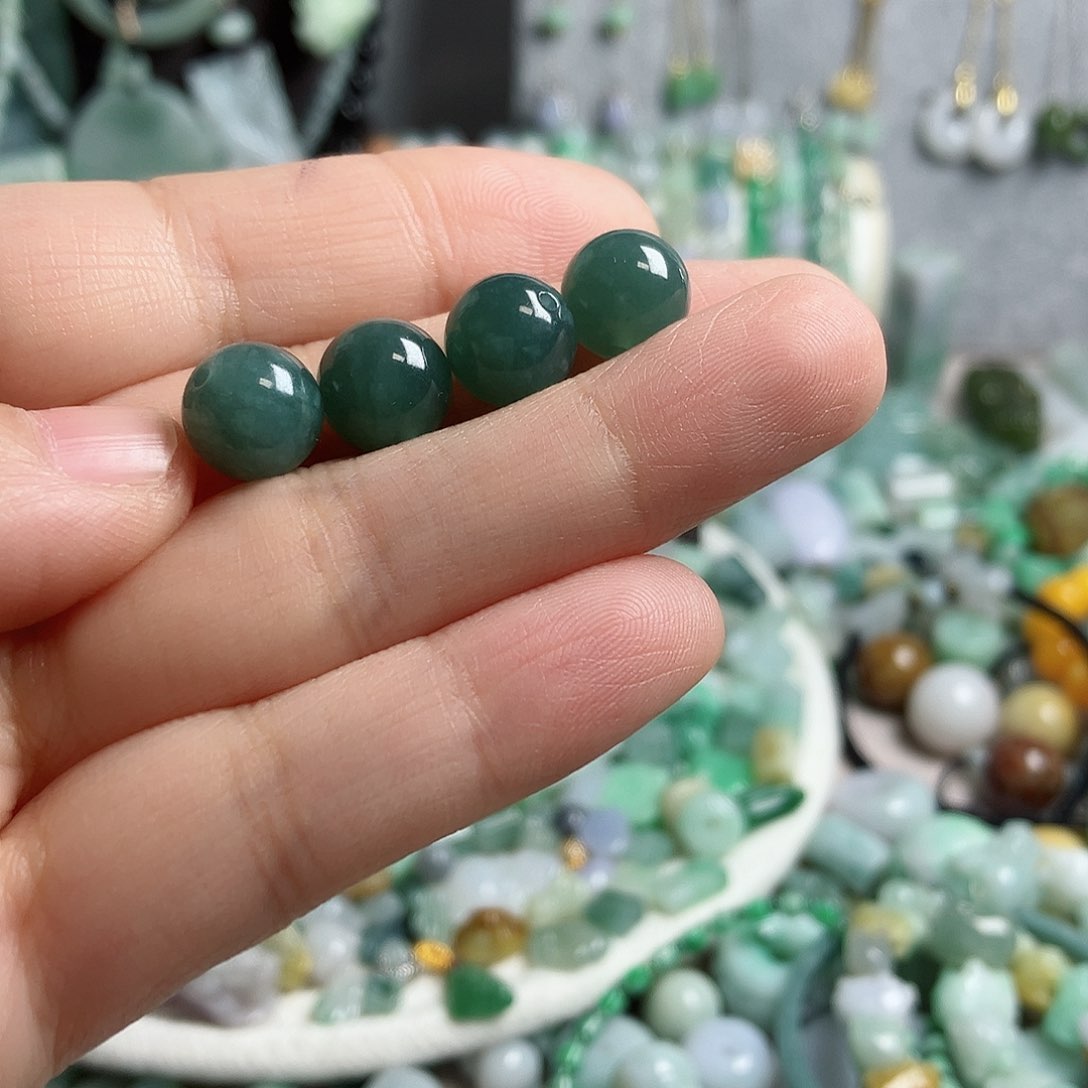 翡翠颈饰未镶嵌卡9.8老蓝水