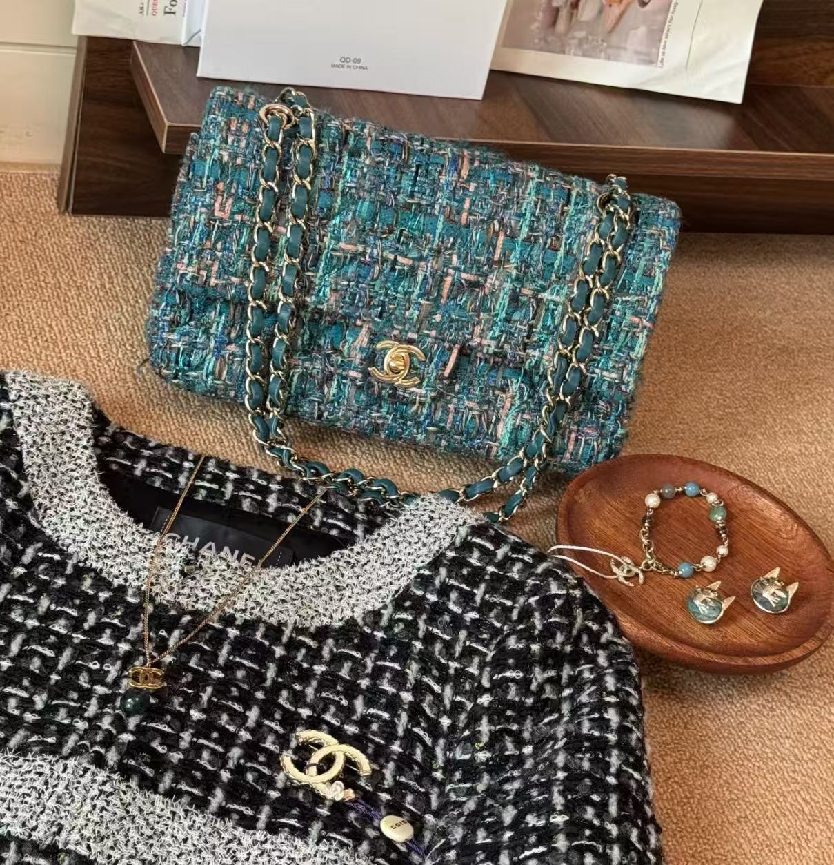 95新 Chanel/香奈儿 展会外场！埃及系列绿色毛呢中号cf包