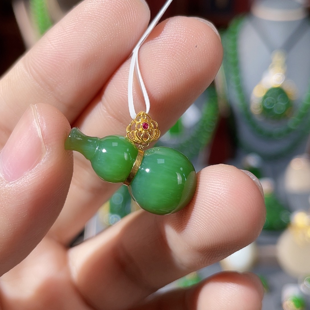 和田玉（碧玉）吊坠18K金镶嵌