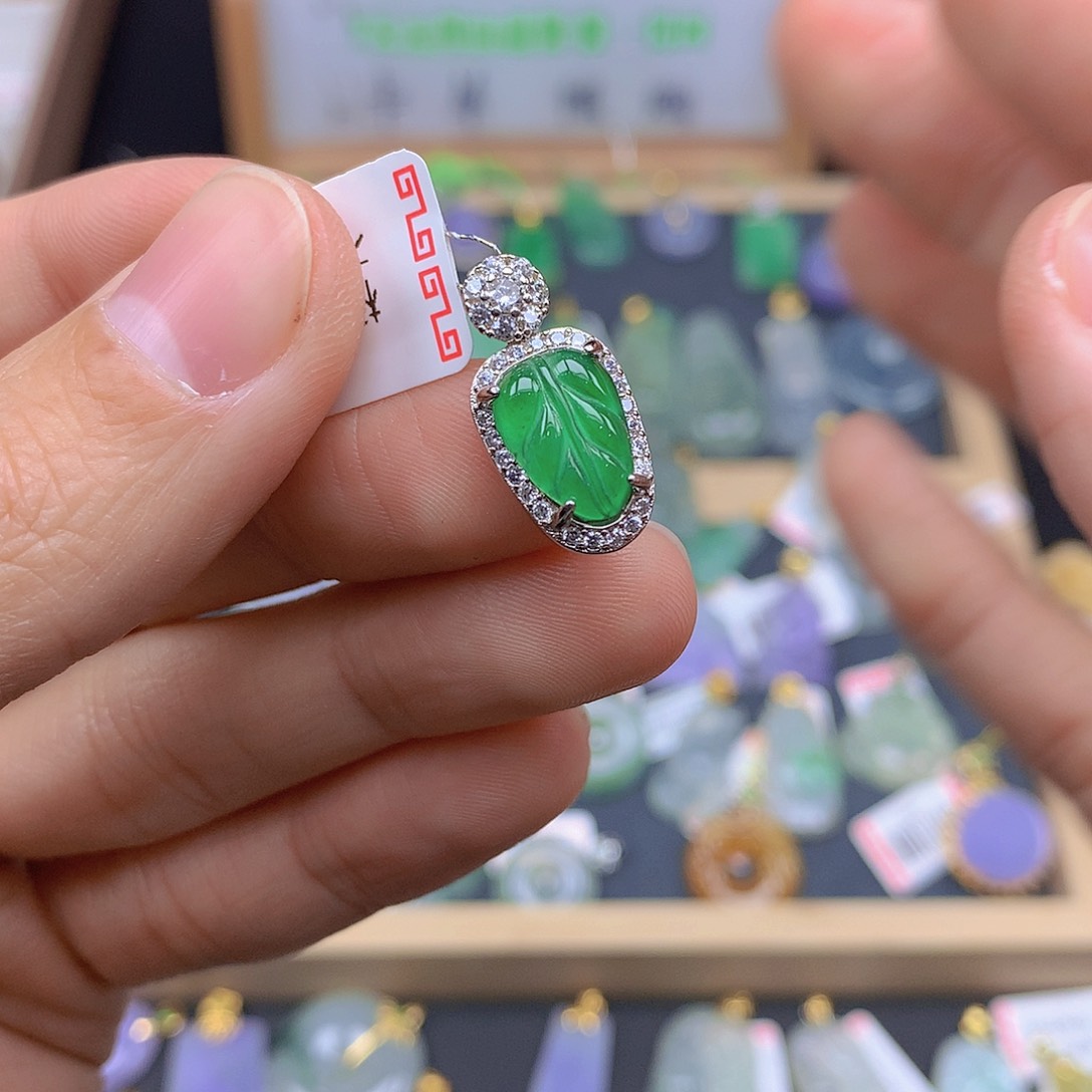 翡翠颈饰未镶嵌翡翠