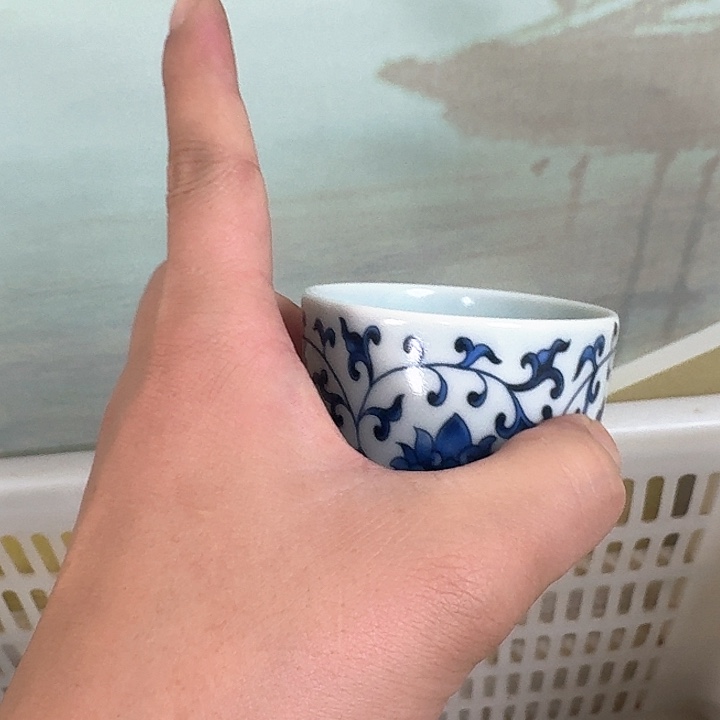 杯青花缠枝莲手雷杯