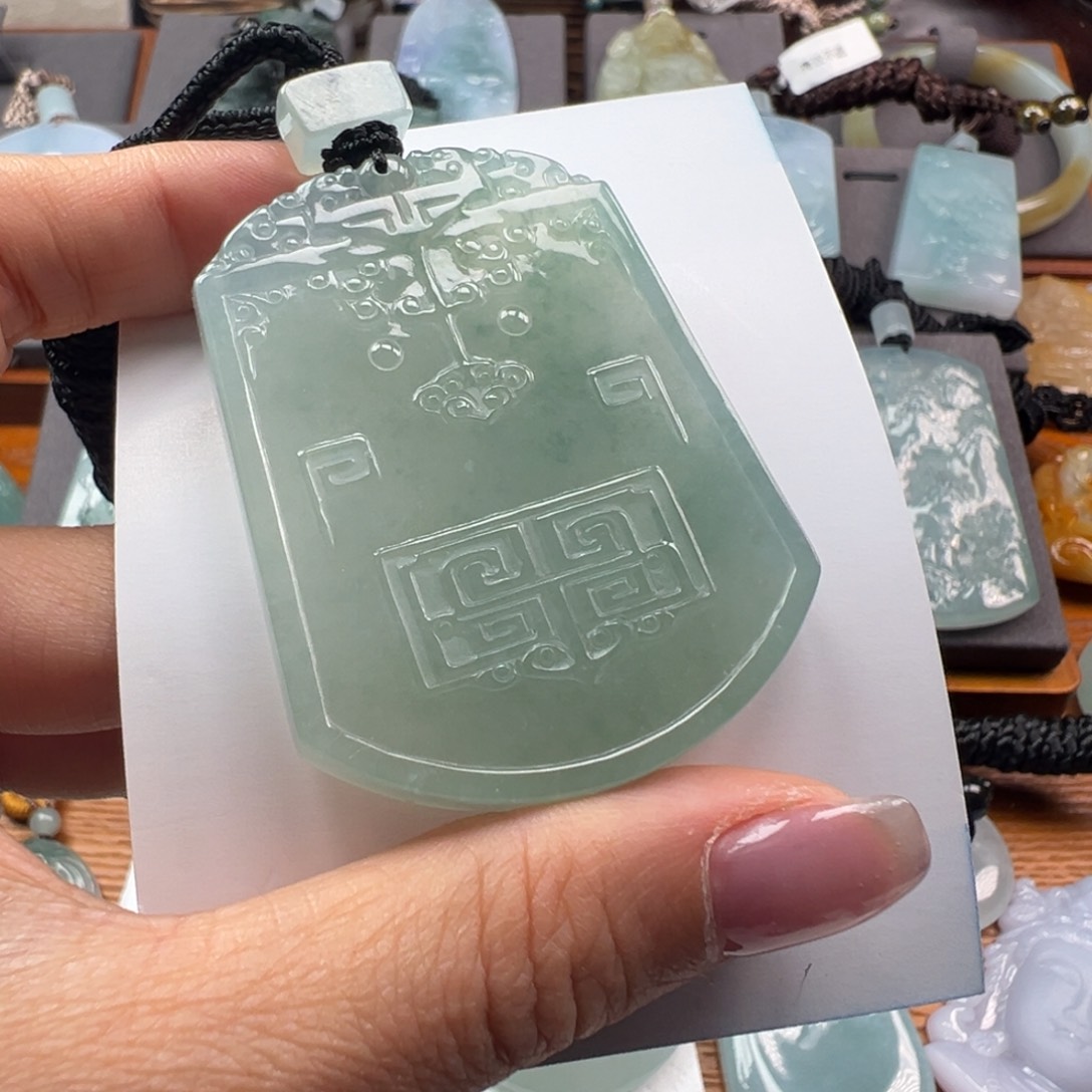 翡翠颈饰未镶嵌静*缅甸翡翠