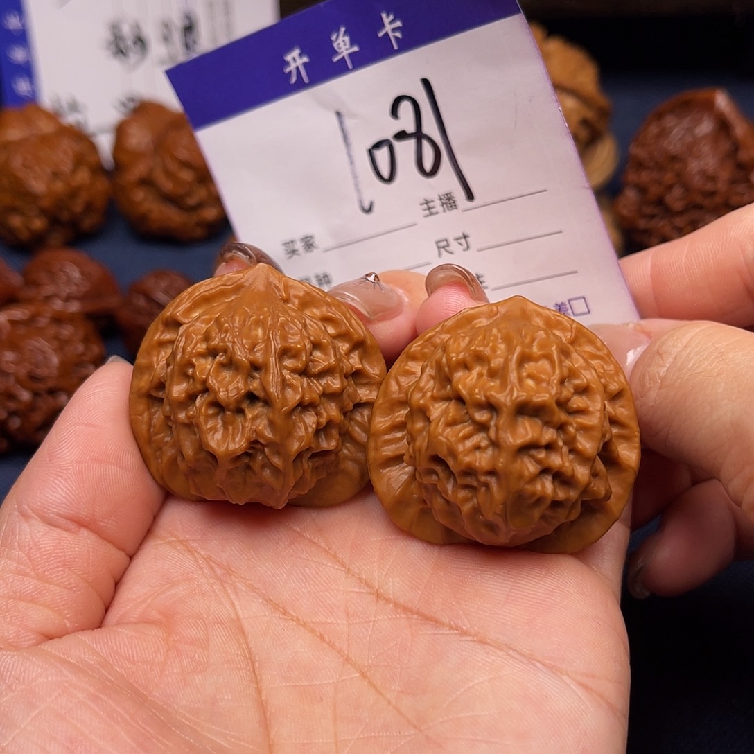 文玩核桃吊坠瓷娃娃38