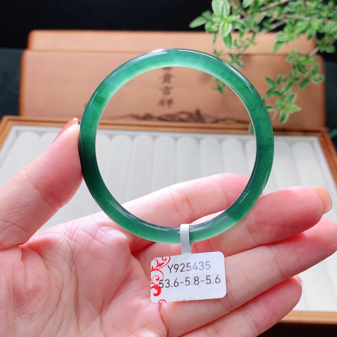未镶嵌手镯（圆镯）翡翠