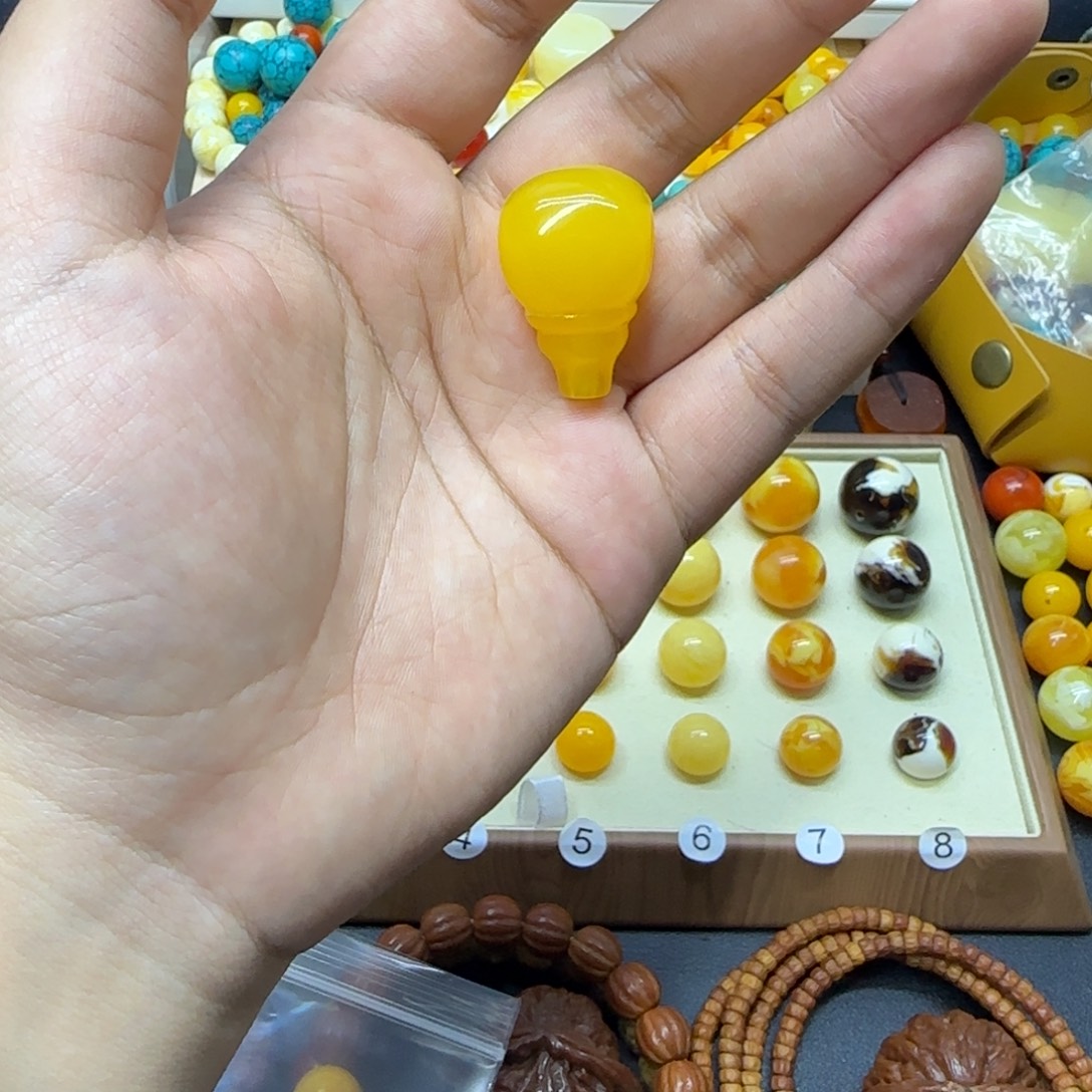 新***代琥珀未镶嵌裸石..