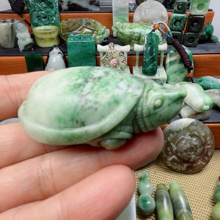 独山玉未镶嵌珠宝半成品