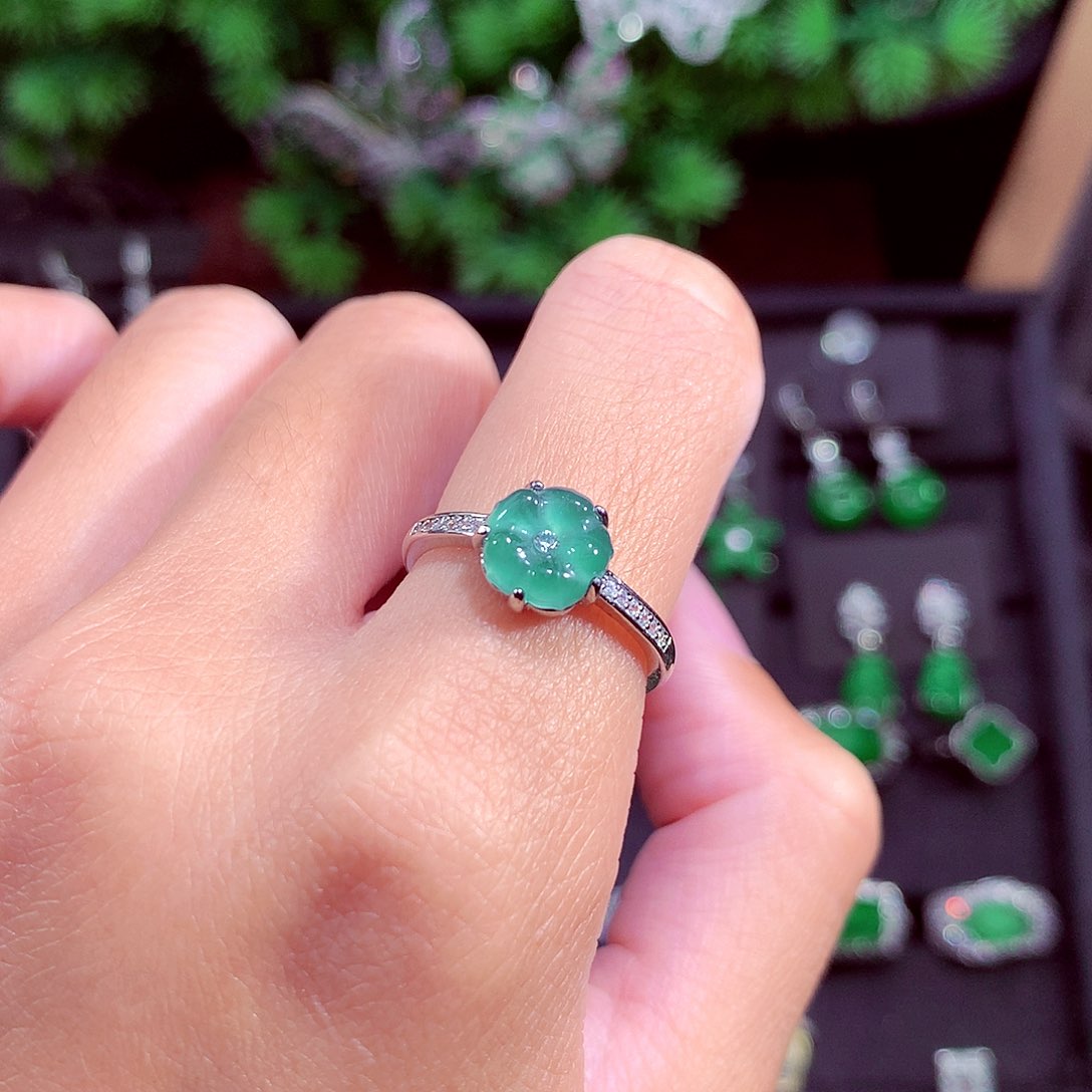 颈饰未镶嵌翡翠天然