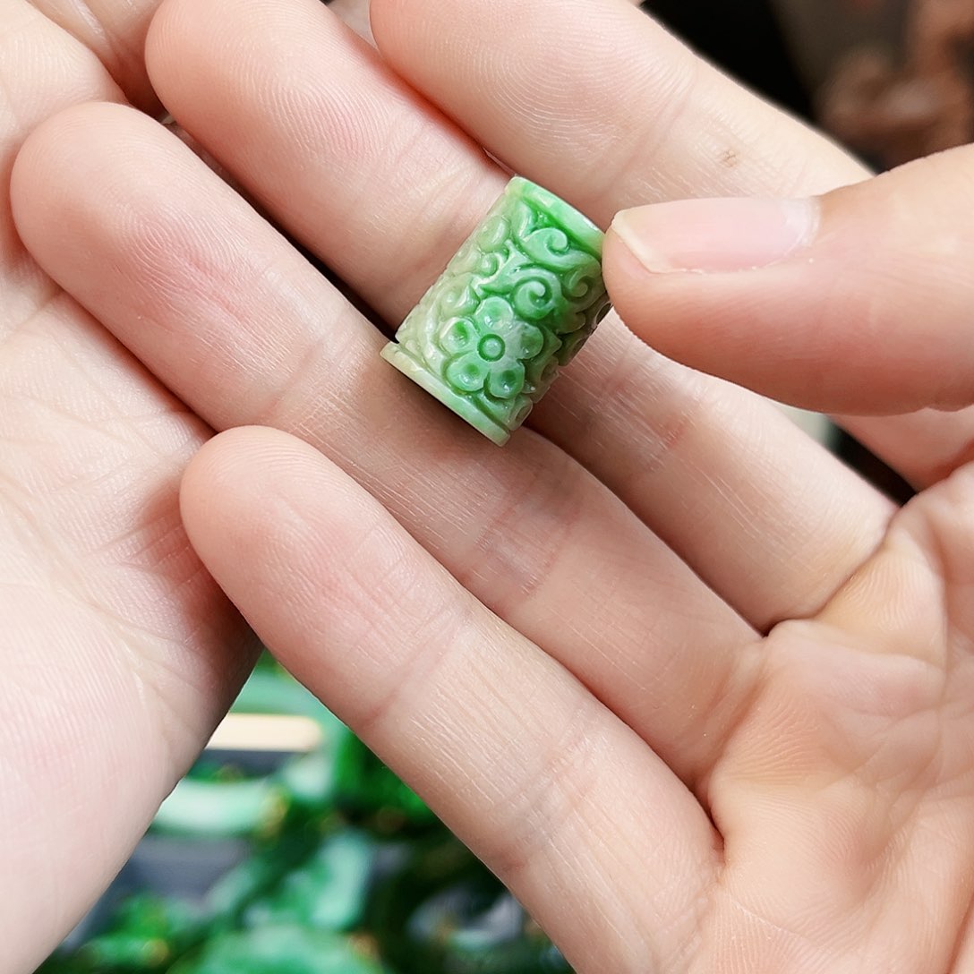 翡翠颈饰未镶嵌吊坠多样性