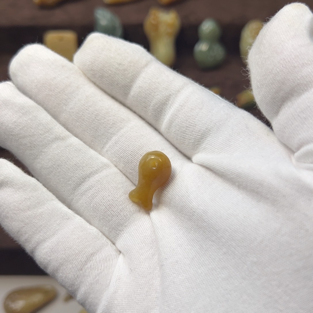 岫岩河磨玉（透闪石质玉）未镶嵌颈饰