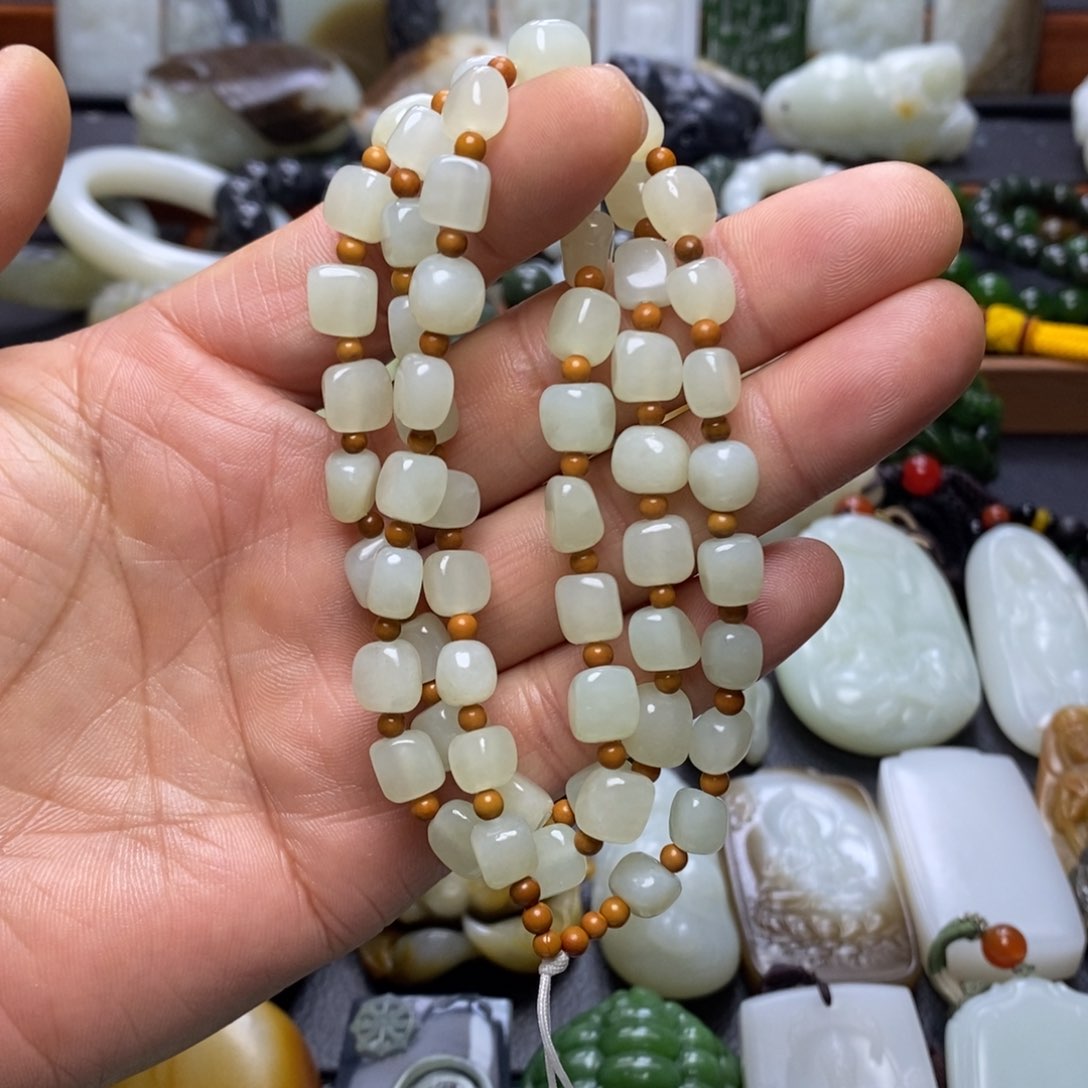 颈饰未镶嵌和田玉