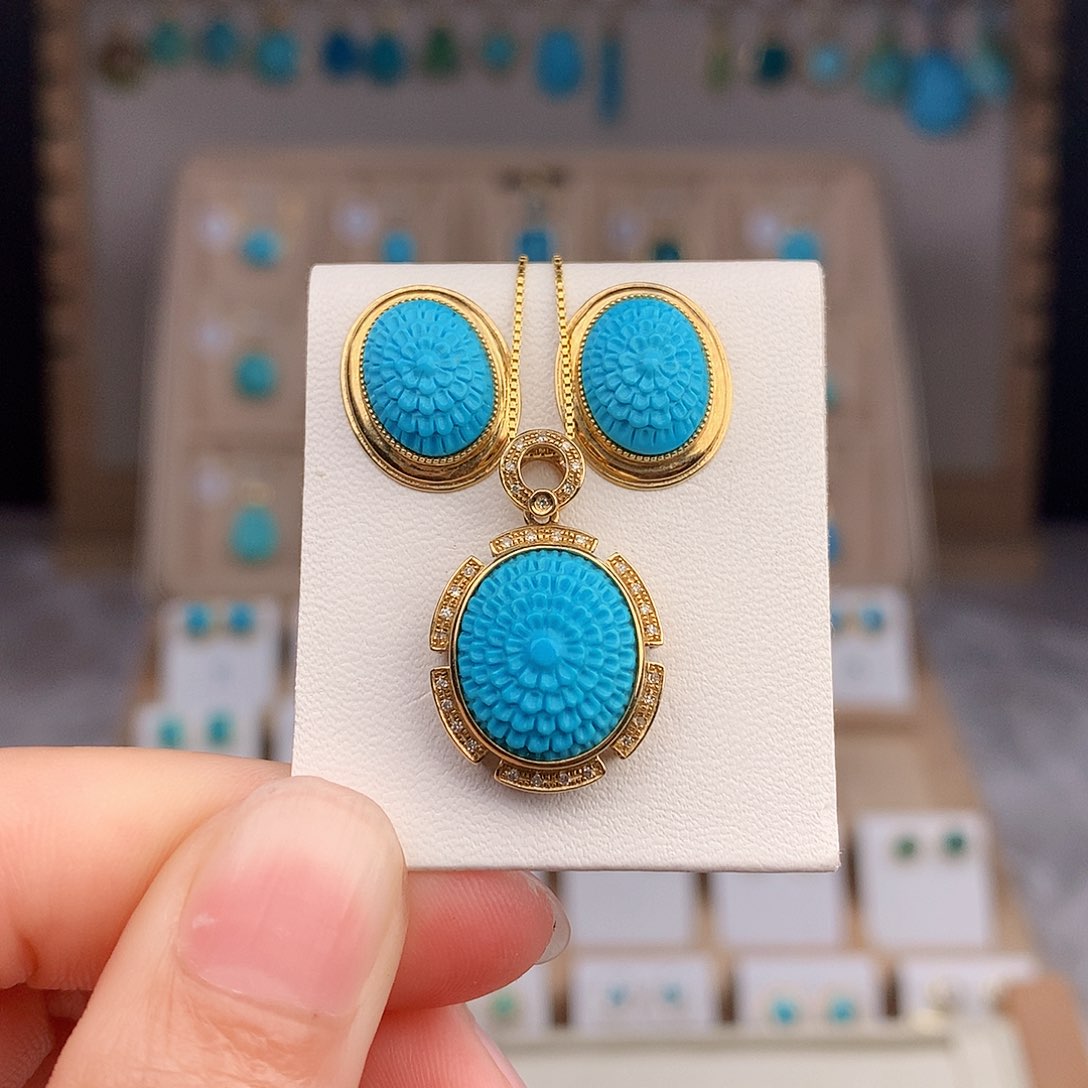 绿松石颈饰18K金镶嵌