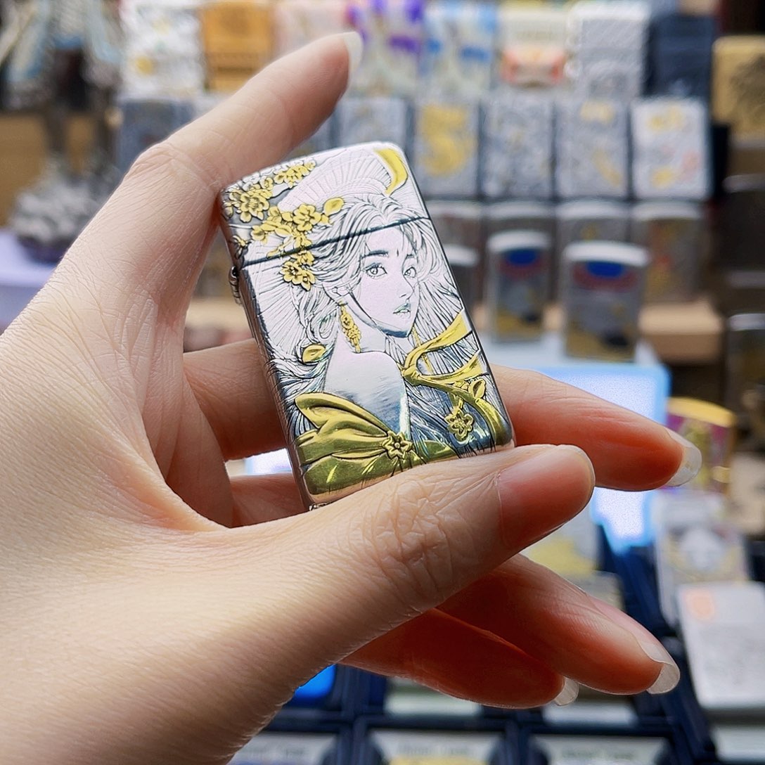 街***人铜茶花女纤巧盔甲鎏金