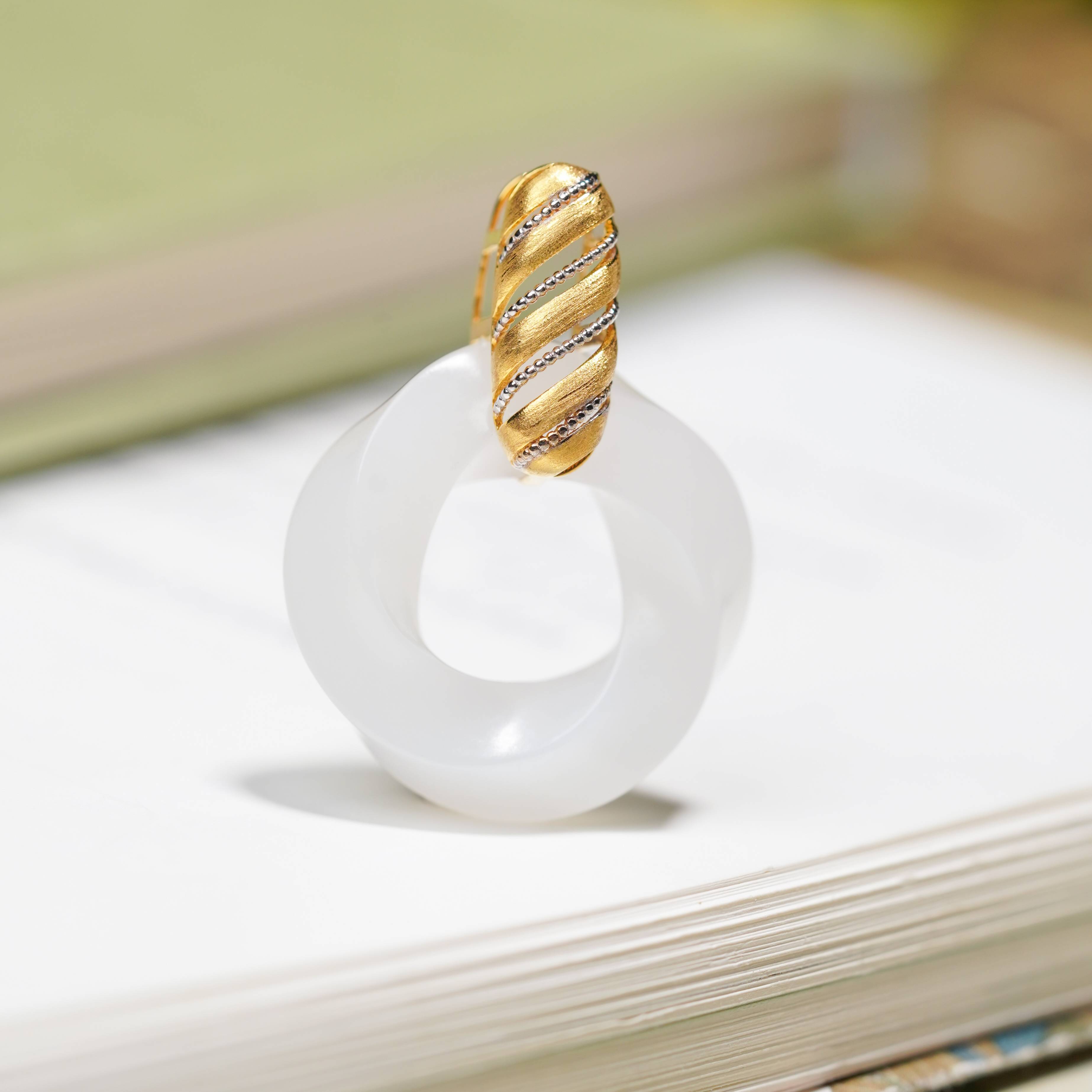 【小涵专属】18K和田玉白玉莫比乌斯环吊坠 多样性发一