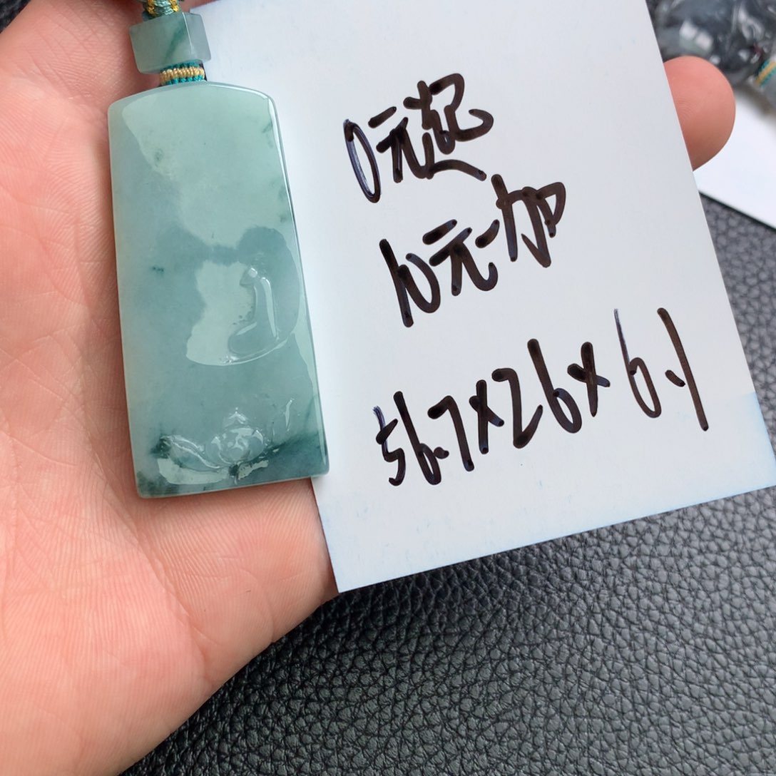 翡翠挂件未镶嵌殊*翡翠