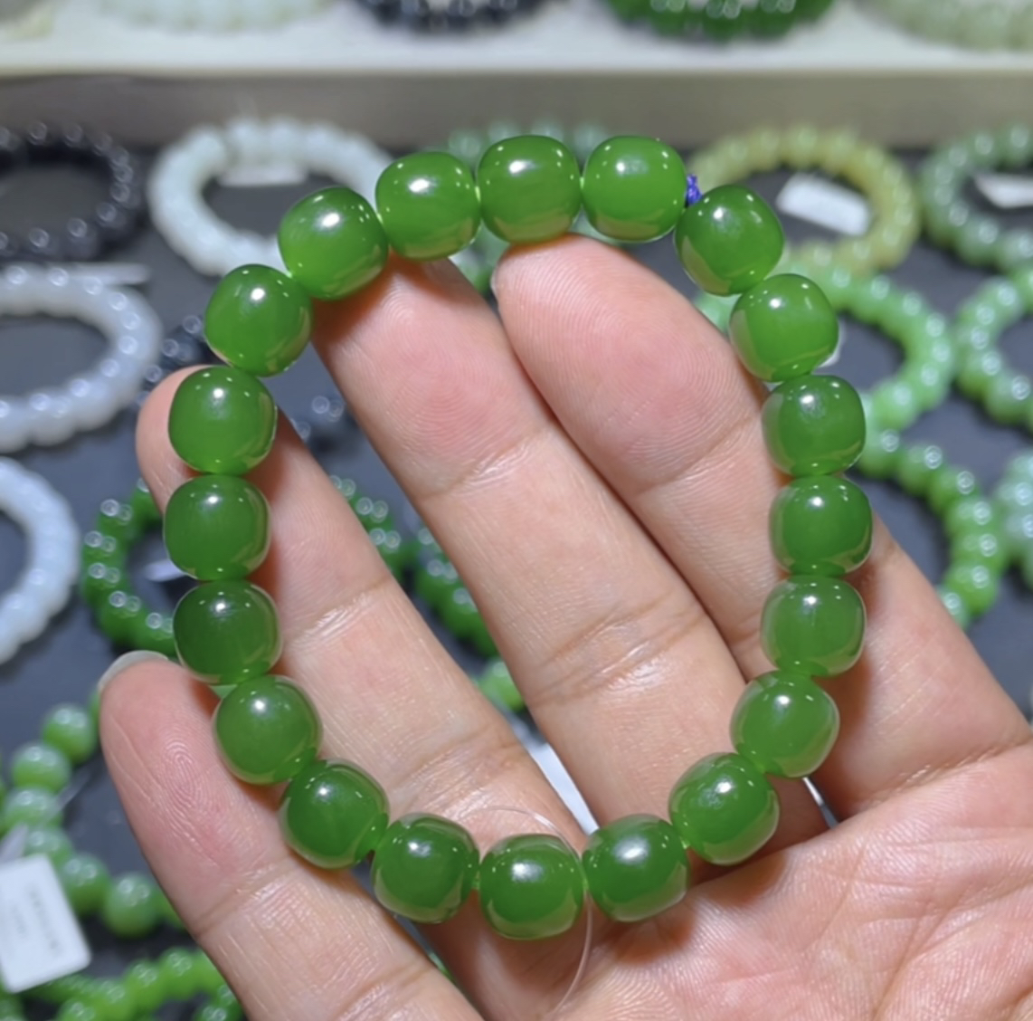 【藏品级】天然和田玉俄碧七号矿坑高冰阳绿无暇手串9.5mm老型手串