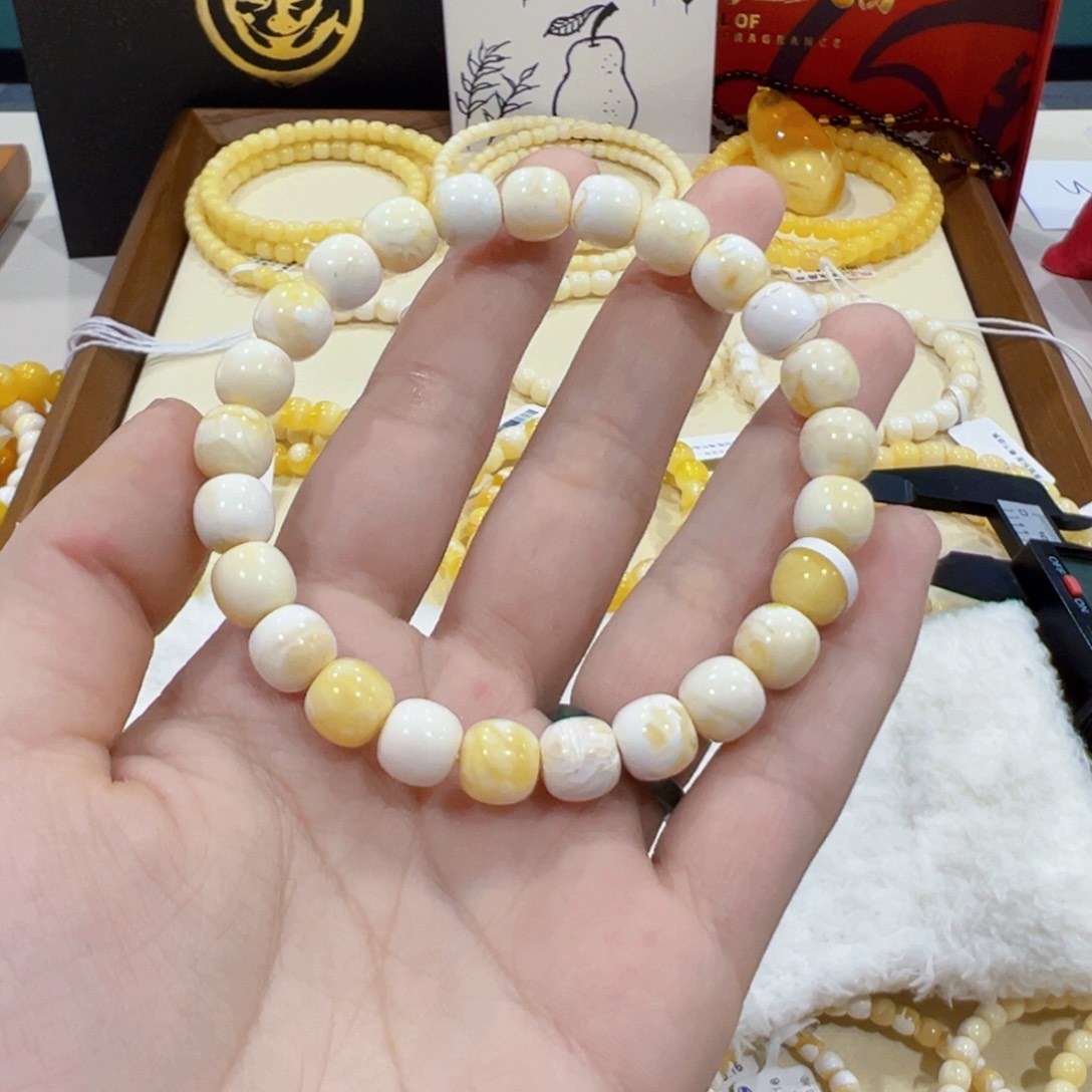 蜜蜡手链未镶嵌时****?8.5m漆白X