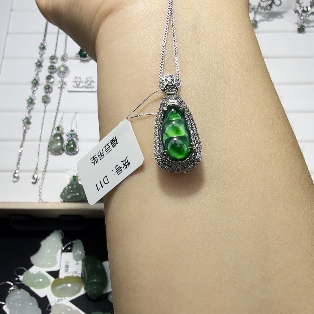 翡翠未镶嵌颈饰翡翠