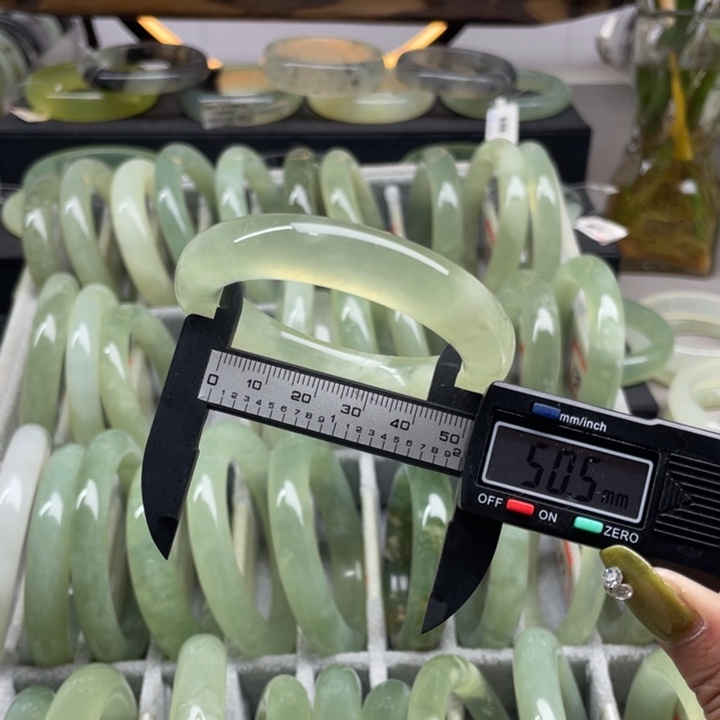 蛇纹石玉手镯未镶嵌137
