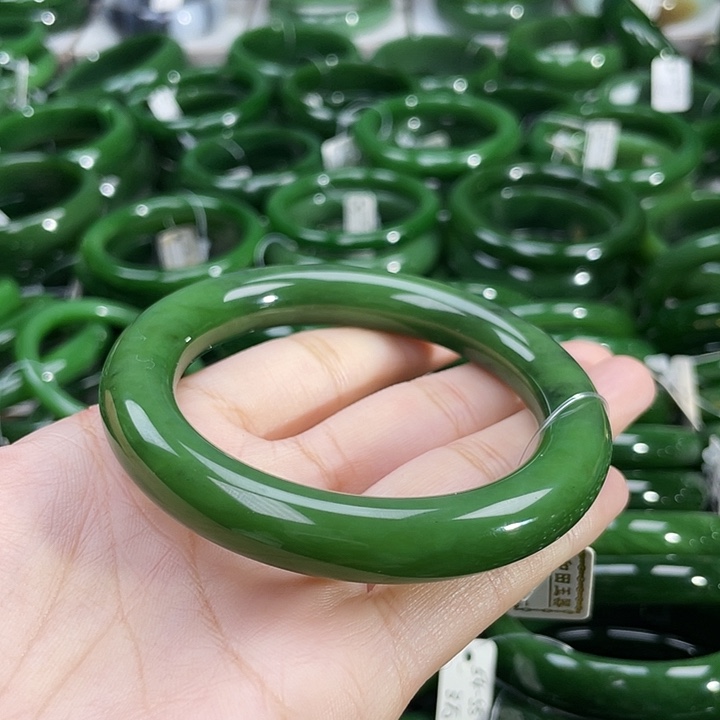 未镶嵌手镯和田玉（碧玉）