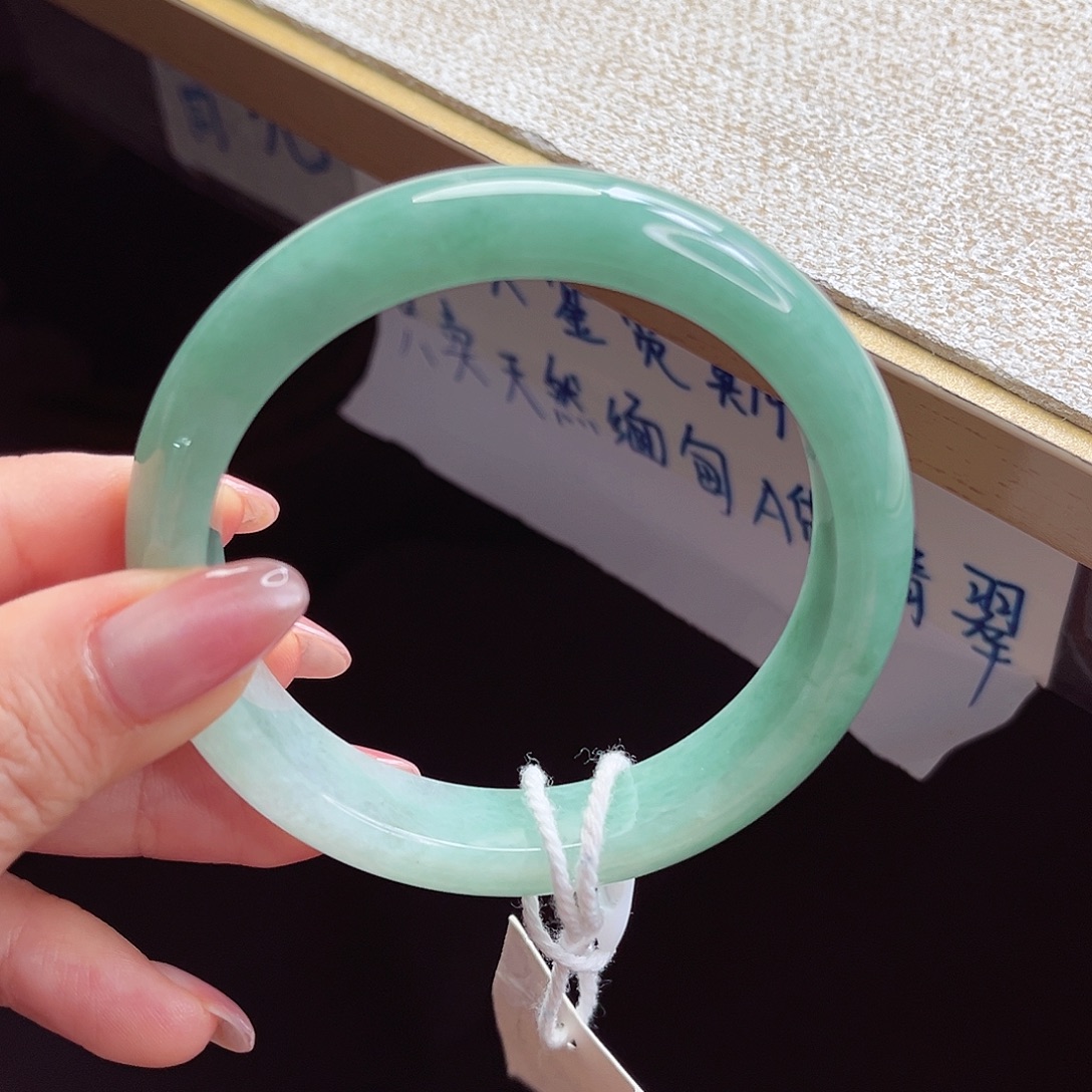 翡翠未镶嵌手镯手镯