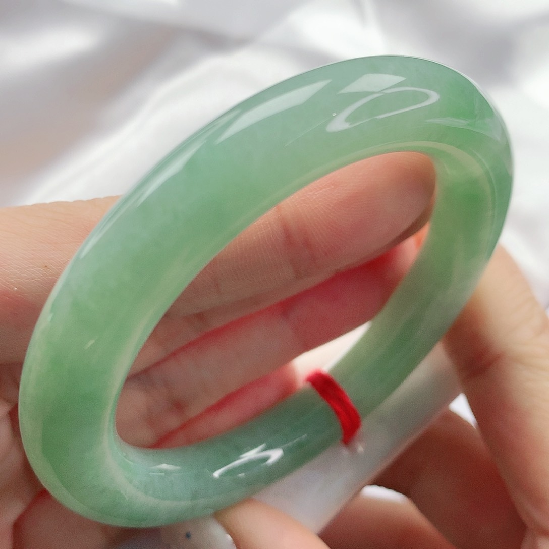 翡翠未镶嵌手镯，135