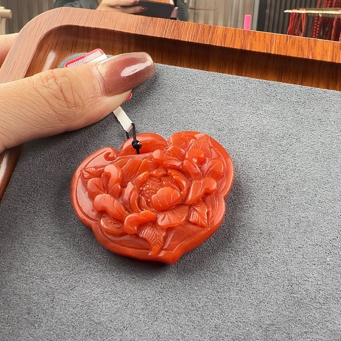 南红玛瑙吊坠未镶嵌