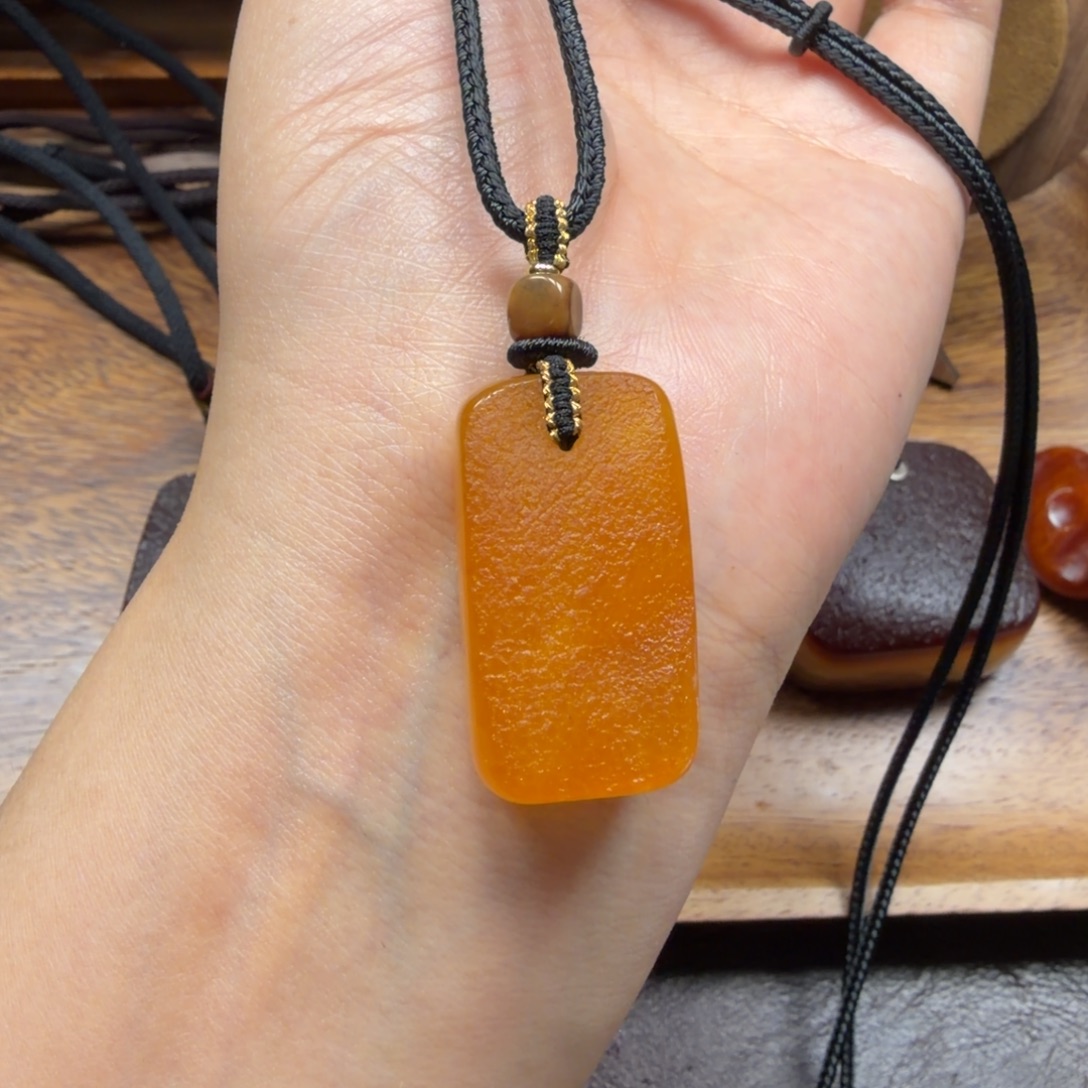 琥珀未镶嵌吊坠(赠链)