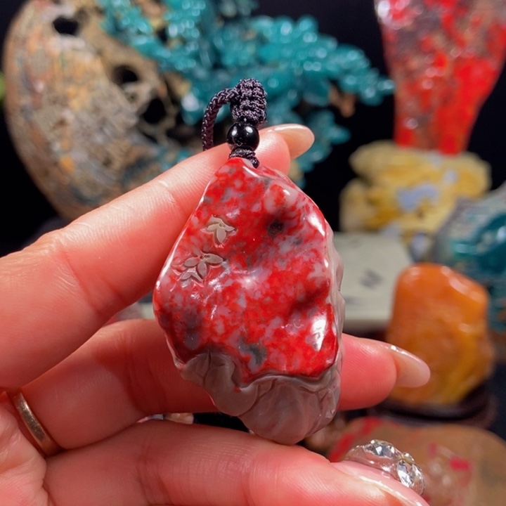 昌化鸡血石何运连连挂件