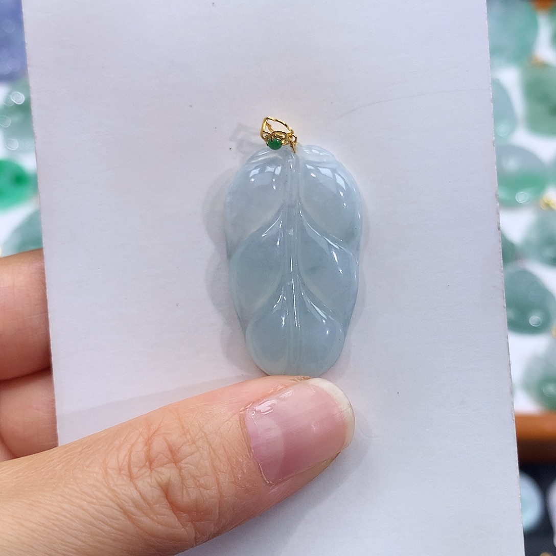 翡翠18K金镶嵌颈饰翡翠吊坠