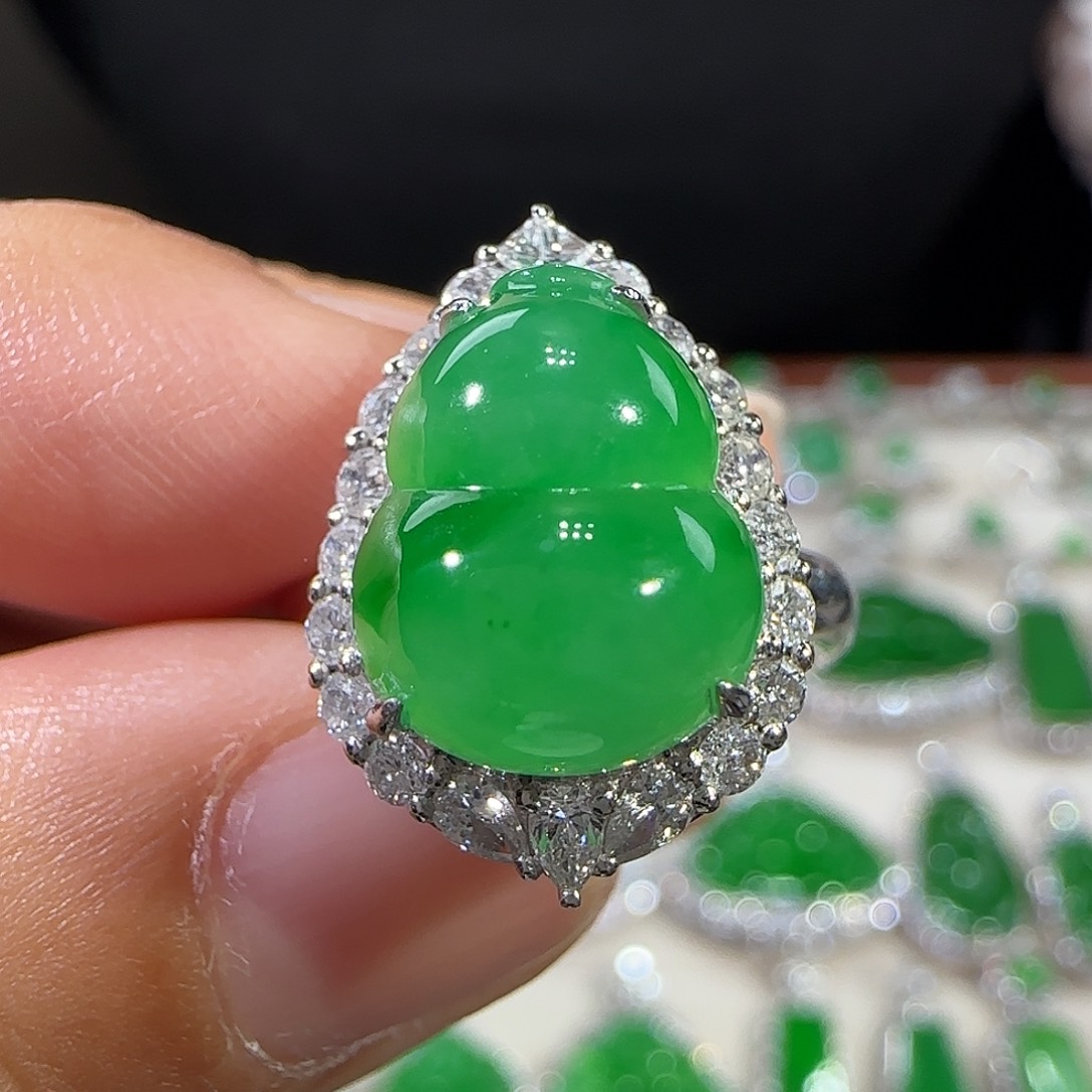 翡翠吊坠(不含链)18K金镶嵌