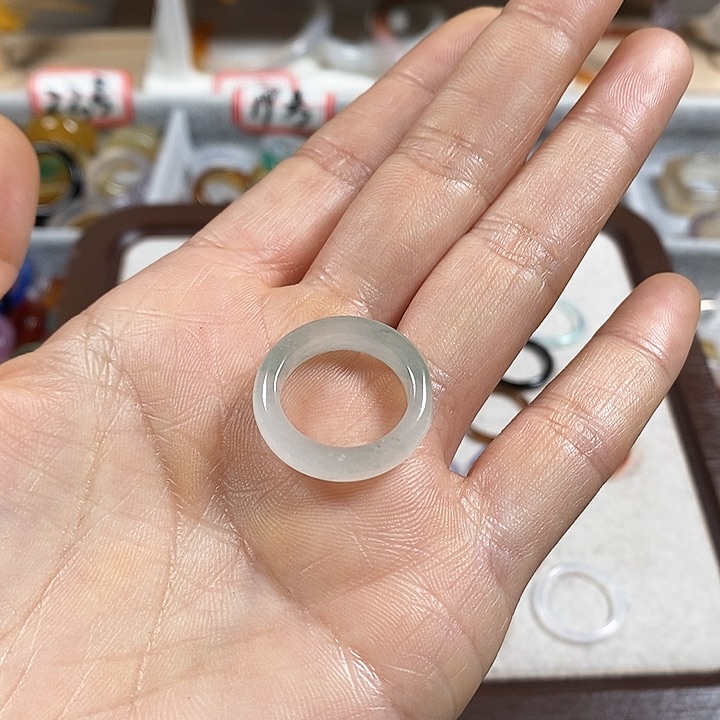 石英质玉戒指未镶嵌辣**：